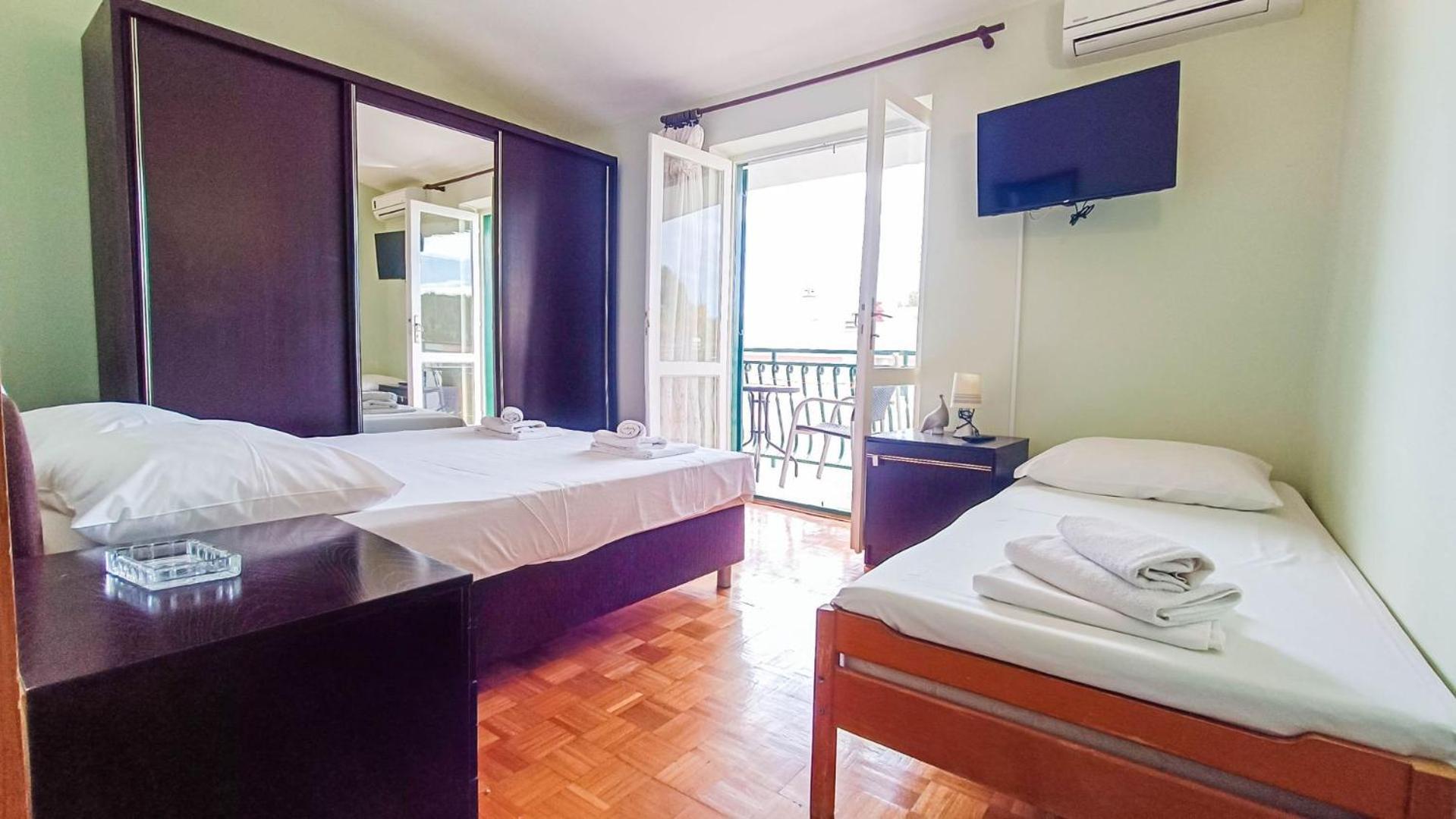 Apartments Ines - 15 Meters From The Beach Promajna Exterior photo